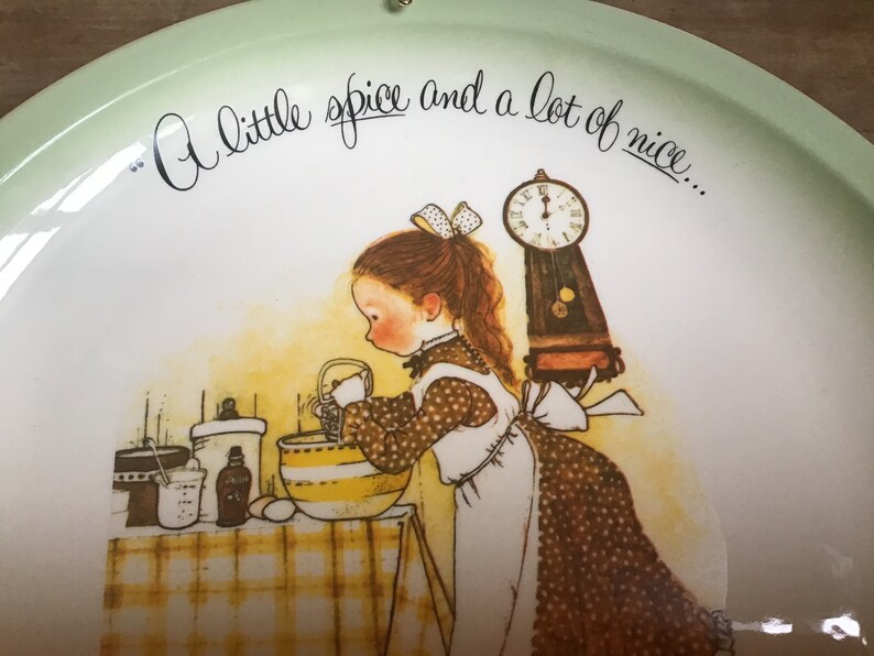 Baking Girl Vintage Holly Hobbie Collector/'s Edition Plate wHanging Rack