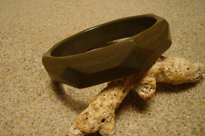 Vintage 58 Olive Green Bakelite Bracelet; Octagon Shape; Very Cool Diamond Faceted Design!!