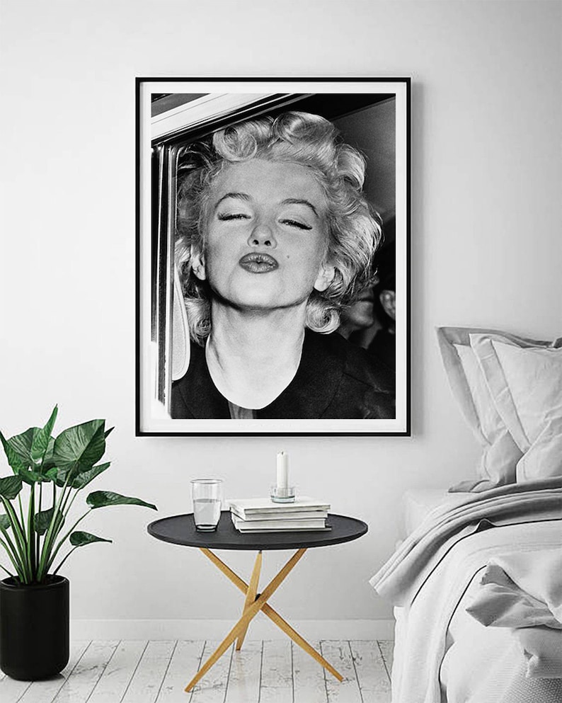 Marilyn Monroe art Marilyn Monroe print Kiss print art | Etsy