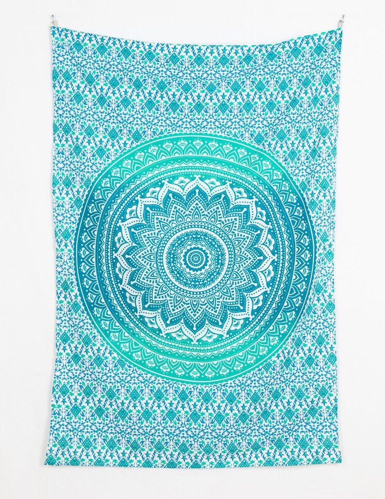 Kleines Wandtuch Mandala Tuch Türkis auf weißem Stoff | Etsy