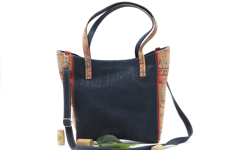 Cork handbag KAJA blue-#cork #handbag #nachhaltig #vegan #shoulderbag #crossbodybag #umh\u00e4ngetasche #Natur #nature #wood #kork