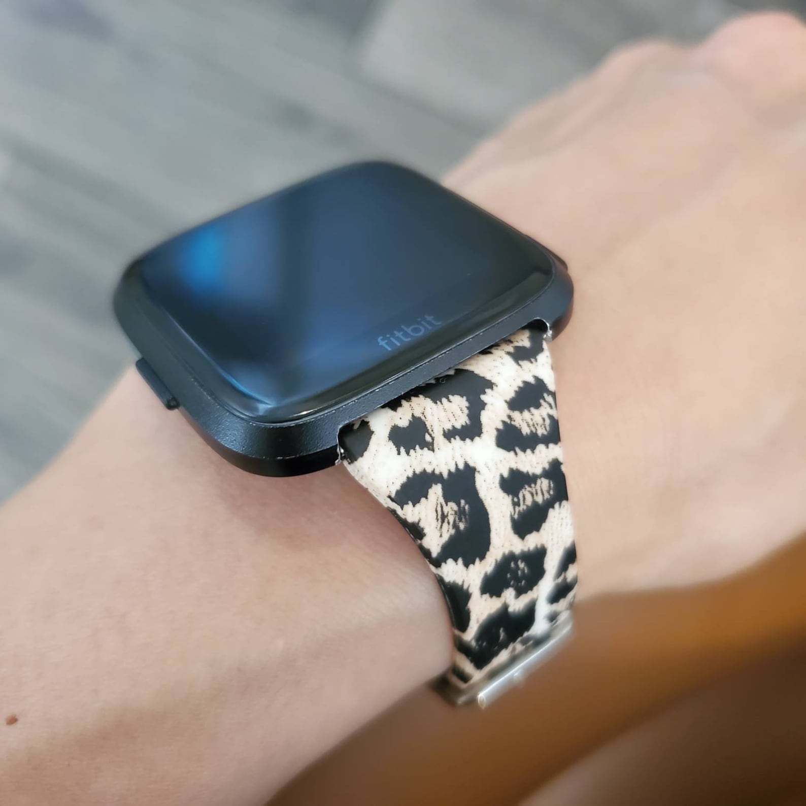 fitbit versa leopard band
