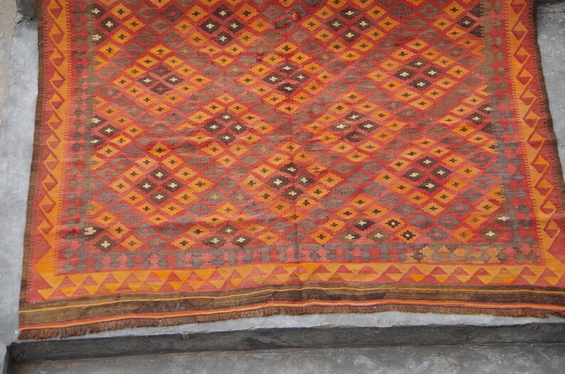 8.1 x 6.5 vintage maimana size is in feet