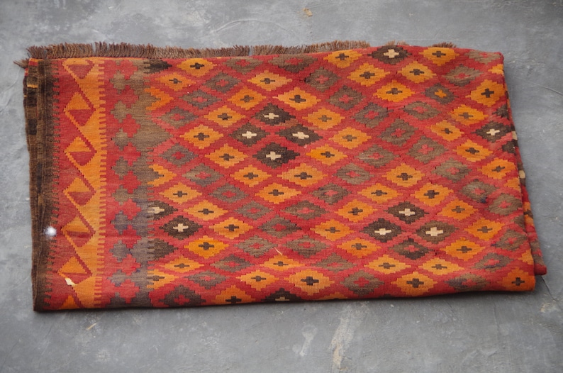 8.1 x 6.5 vintage maimana size is in feet