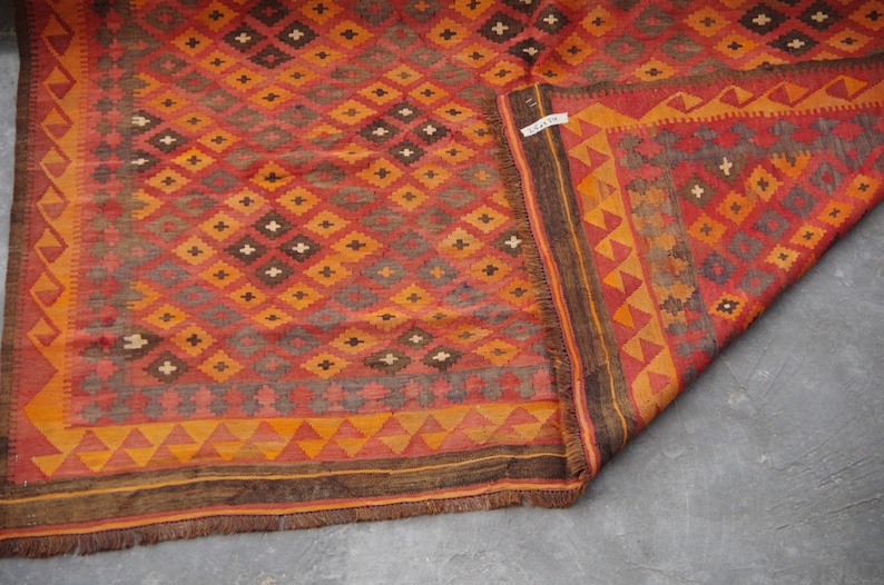 8.1 x 6.5 vintage maimana size is in feet