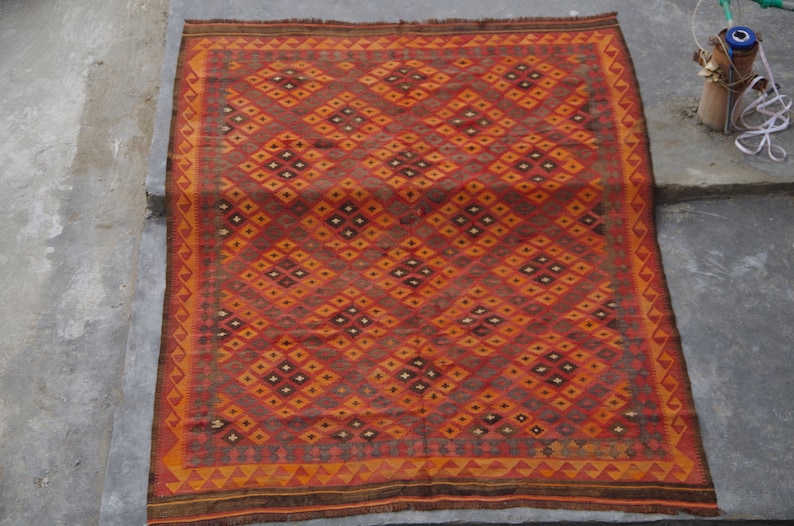 8.1 x 6.5 vintage maimana size is in feet