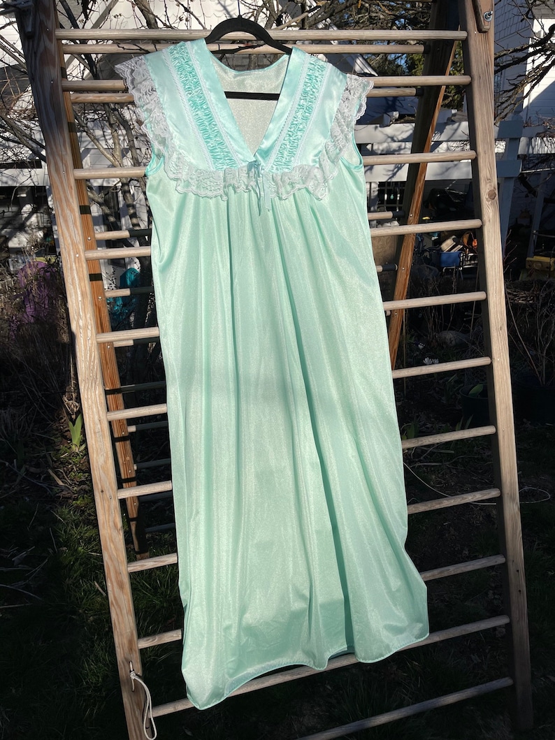 Sweet vintage mint green nighty