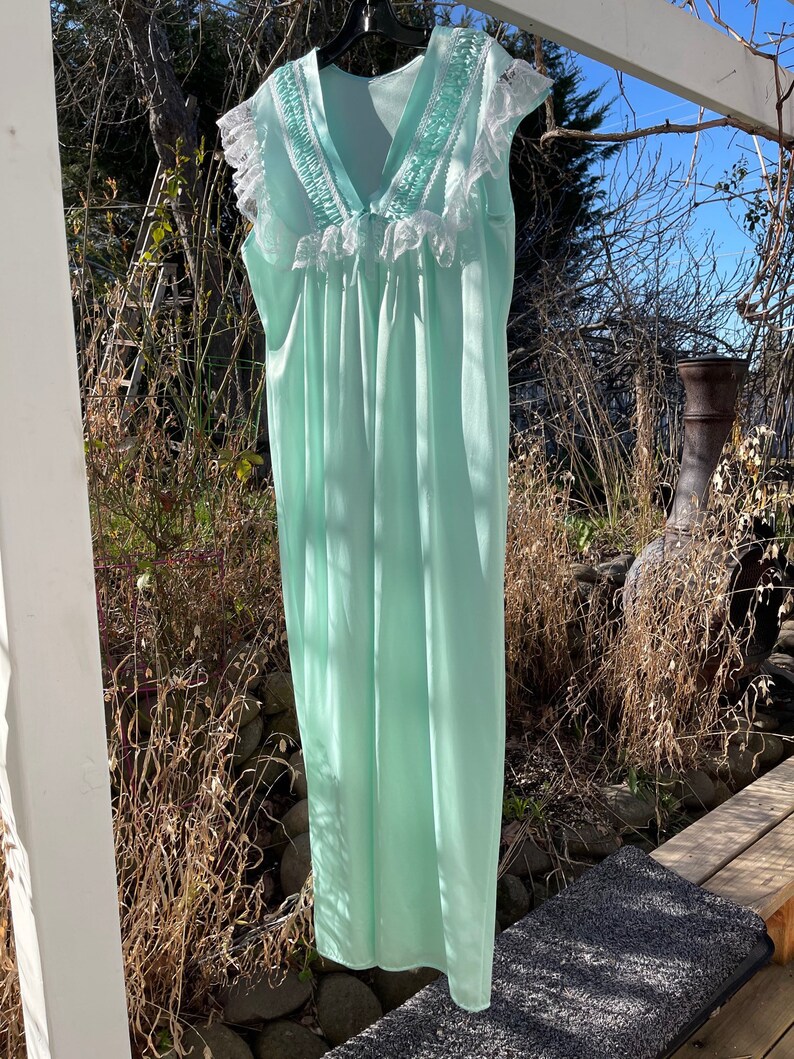 Sweet vintage mint green nighty