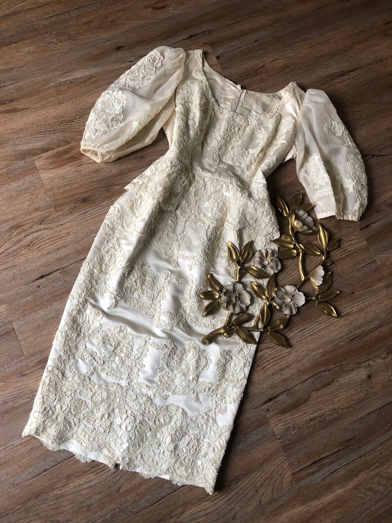 Vintage Cream Wedding Dress with Lace and Bead Accents Size Large