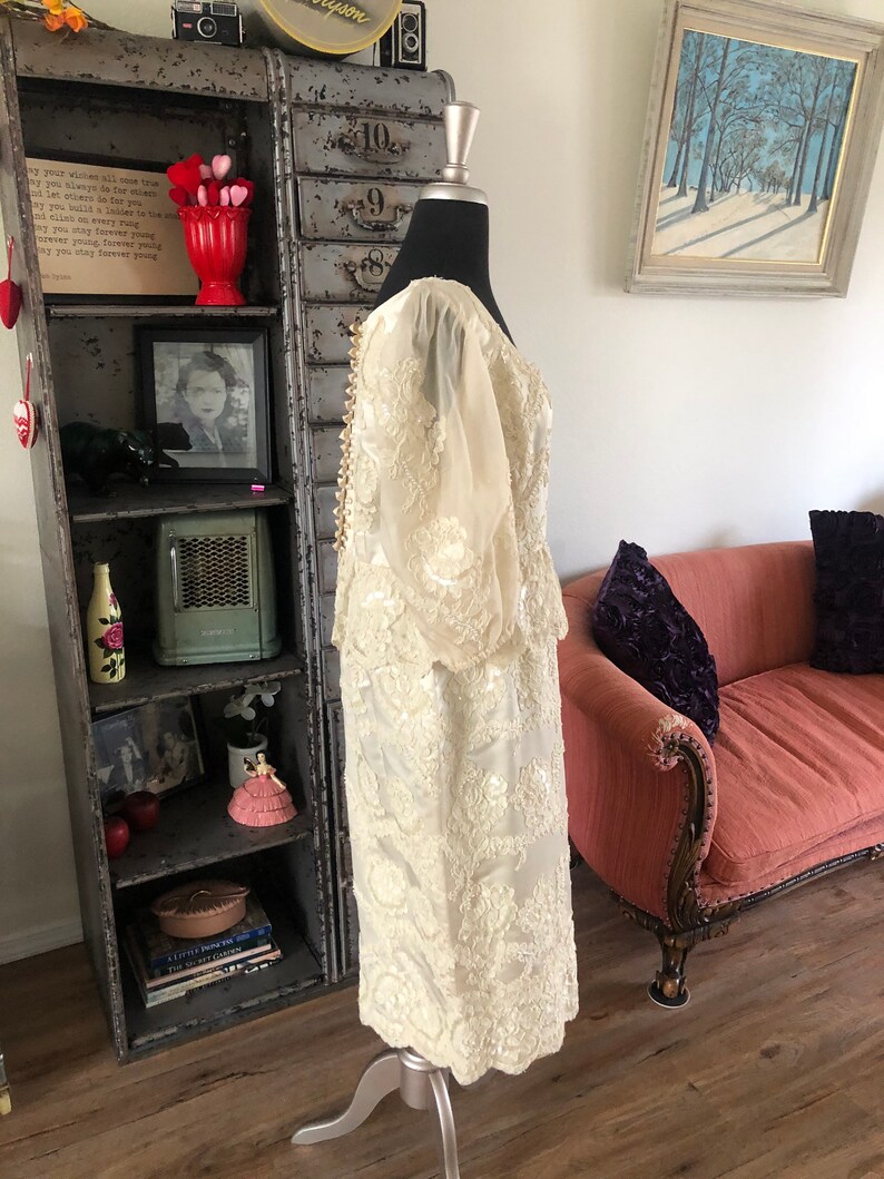 Vintage Cream Wedding Dress with Lace and Bead Accents Size Large