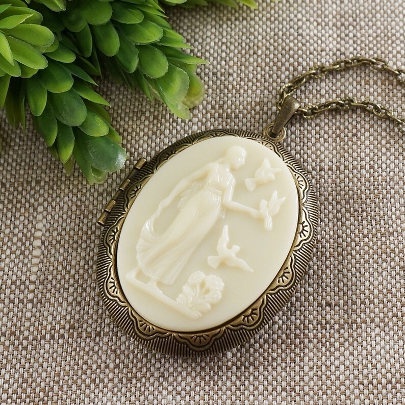 Elfenbein Creme aus weiß Beige Cameo Medaillon griechische | Etsy